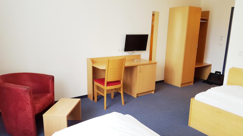 G&K Hotel Guntramsdorf Δωμάτιο φωτογραφία
